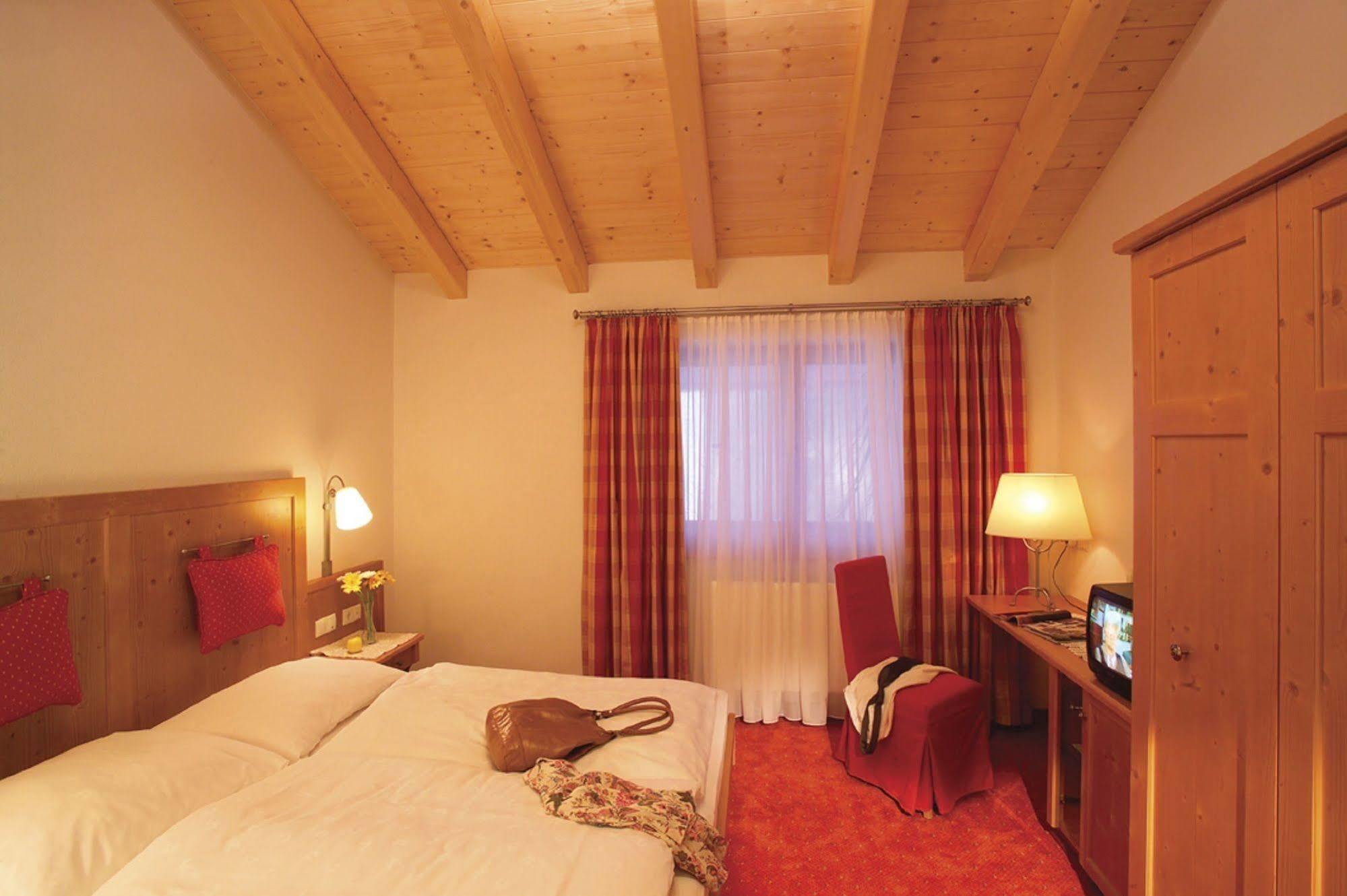 Hotel Mirabel San Vigilio Di Marebbe Exterior photo